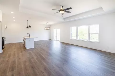 Living - 627 Millar Dr, Beloit, WI 53511 photo 2 of 4