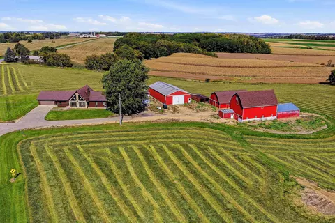15910 Furnace Hill Rd, Darlington, WI 53530