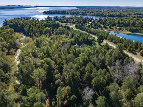 n8030 North Shore Drive, New Lisbon, WI 53950