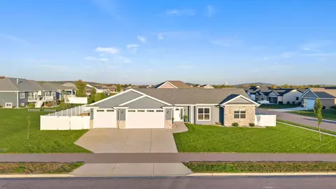 162 Chickadee Ln, Sauk City, WI 53583