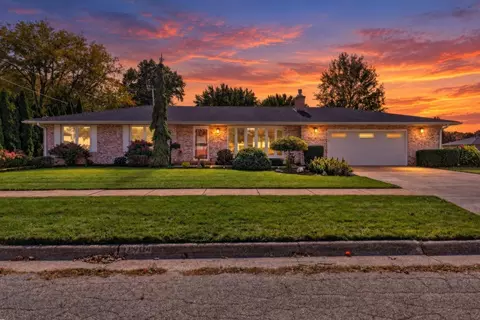 1904 Roxbury Rd, Janesville, WI 53545