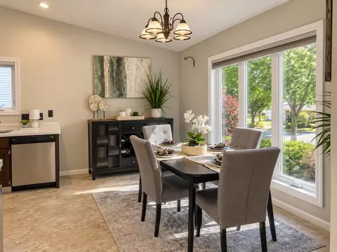 15 Geronimo Cir, Madison, WI 53713