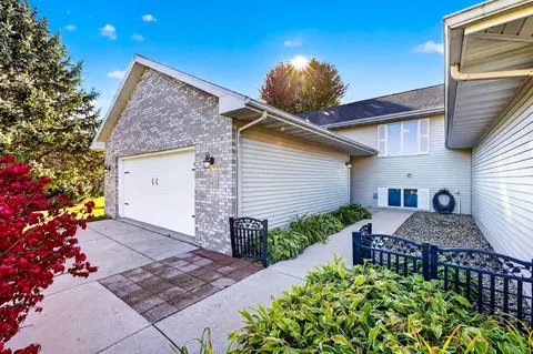 3165 Edmonton Dr, Sun Prairie, WI 53590