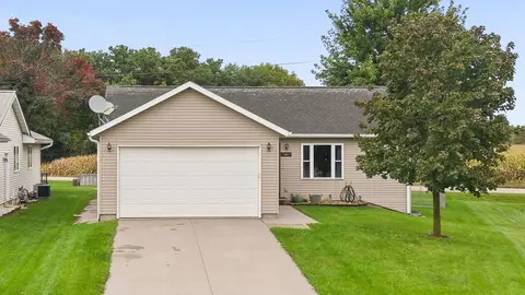 82 Bindl Dr, Reedsburg, WI 53959