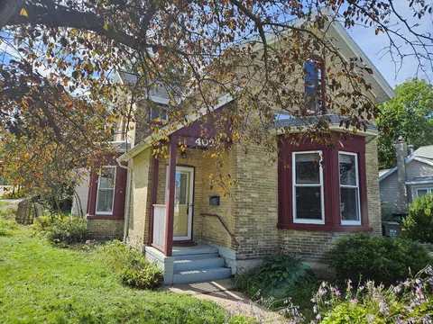 402 W Carroll St, Portage, WI 53901