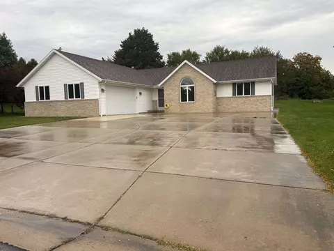 1204 Navaho Ct, Fort Atkinson, WI 53538