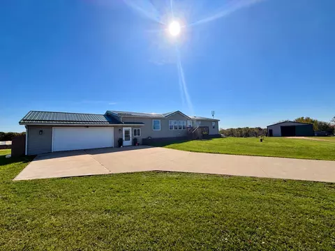 19469 Hustlers Ridge Dr, Richland Center, WI 53581