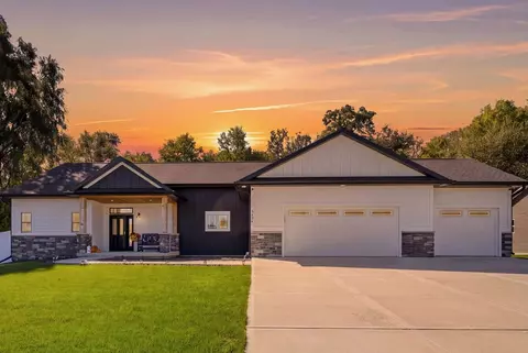 3107 Rockport Park Dr, Janesville, WI 53548