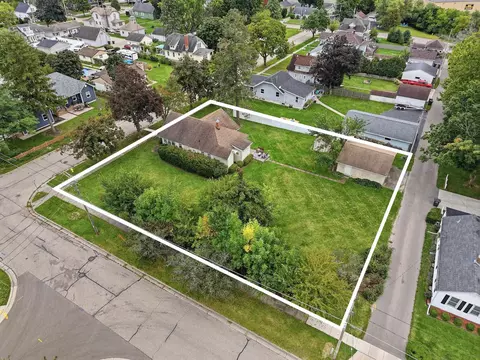 1040 Tolman St, Lake Geneva, WI 53147
