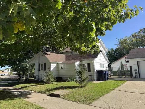 102 S Chatham St, Janesville, WI 53548