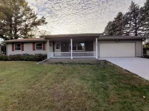 1450 Country Club Ct, Platteville, WI 53818