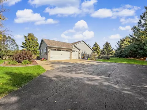 Exterior - 5106 Monarch Cir, Beloit, WI 53511 photo 5 of 10