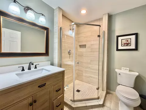 Bath - 5106 Monarch Cir, Beloit, WI 53511 photo 4 of 4