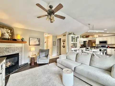 Living - 5106 Monarch Cir, Beloit, WI 53511 photo 6 of 7