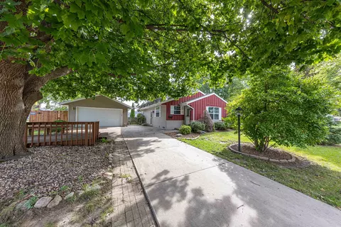 2131 S Pine St, Janesville, WI 53546