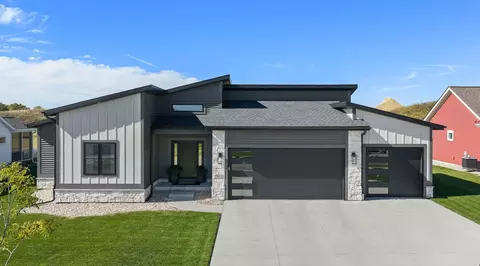 2013 Paris Ln, Cottage Grove, WI 53527