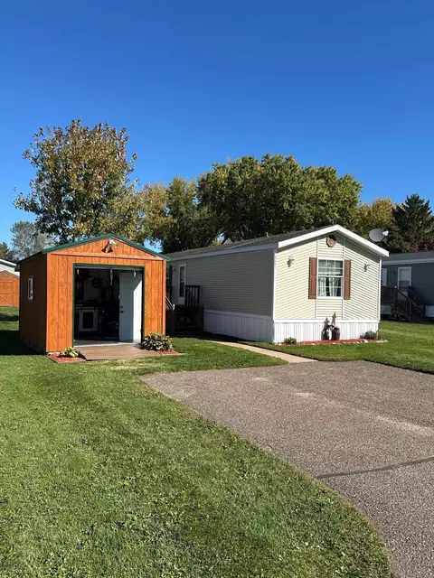 8841 Green Acres Mhc #8841, Fall Creek, WI 54742