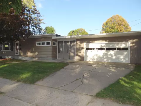 1046 N Ringold St, Janesville, WI 53545
