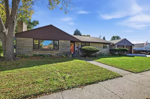 1248 E Memorial Dr, Janesville, WI 53545