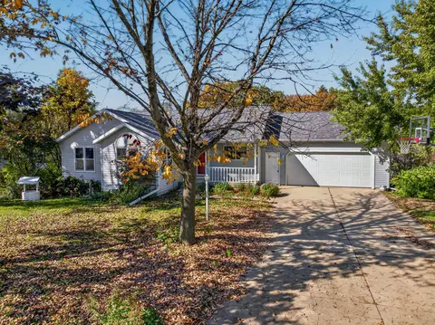 5833 Lochinvars Trl, Marshall, WI 53559
