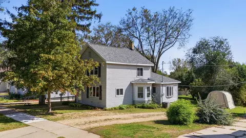 816 E Cook St, Portage, WI 53901