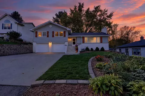407 6th St, New Glarus, WI 53574