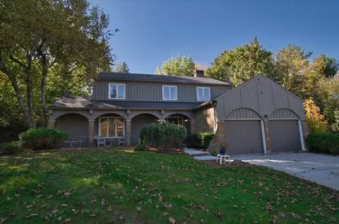 14 Mt Rainier Ln, Madison, WI 53705