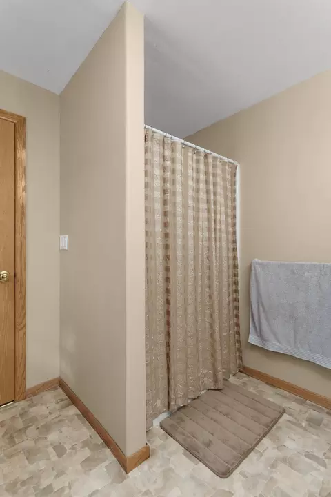 Bath - 582 Rivendell Dr, Milton, WI 53563 photo 5 of 5