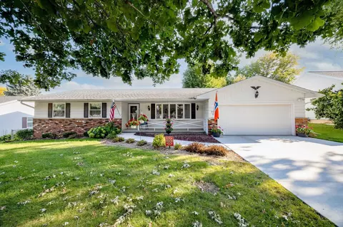 909 Eisenhower Rd, Stoughton, WI 53589