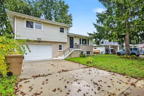 1925 Elka Ln, Madison, WI 53704