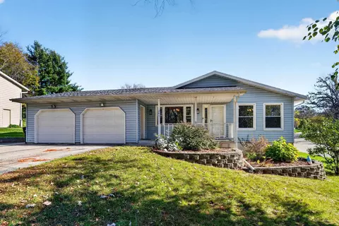 201 Hickory Dr, Mount Horeb, WI 53572
