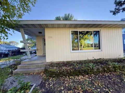 1314 La Salle St, Janesville, WI 53546