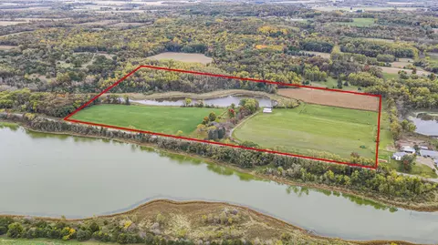 w5825 Barry Road, Pardeeville, WI 53954