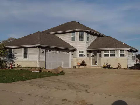 1046 Summerhill Dr, Janesville, WI 53546