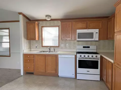 Kitchen - 2208 Edgeview Dr, Monroe, WI 53566 photo 2 of 4