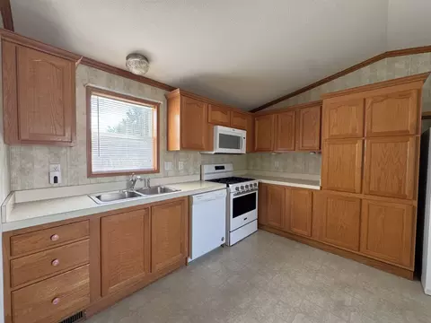 Kitchen - 2208 Edgeview Dr, Monroe, WI 53566 photo 4 of 4