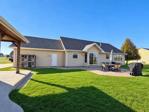 Exterior - 1011 E Whippoorwill Way, Beloit, WI 53511 photo 4 of 6