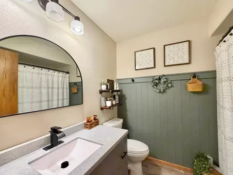 Bath - 1011 E Whippoorwill Way, Beloit, WI 53511 photo 1 of 3