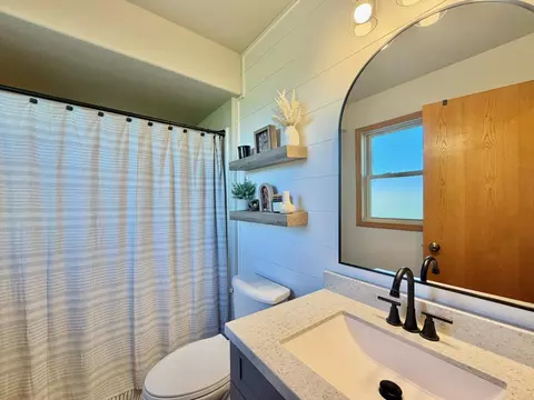 Bath - 1011 E Whippoorwill Way, Beloit, WI 53511 photo 2 of 3