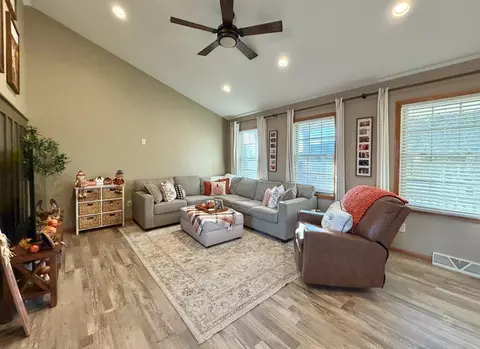 Living - 1011 E Whippoorwill Way, Beloit, WI 53511 photo 5 of 6