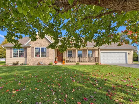 Exterior - 1011 E Whippoorwill Way, Beloit, WI 53511 photo 2 of 6