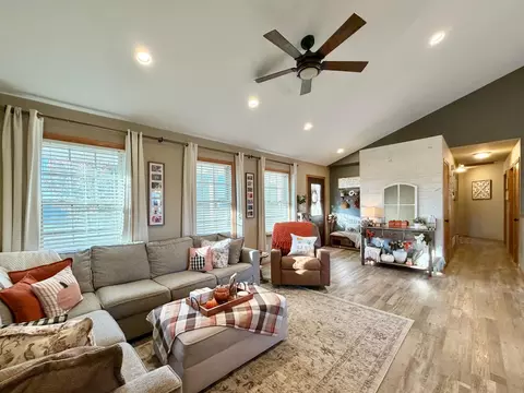 Living - 1011 E Whippoorwill Way, Beloit, WI 53511 photo 2 of 6