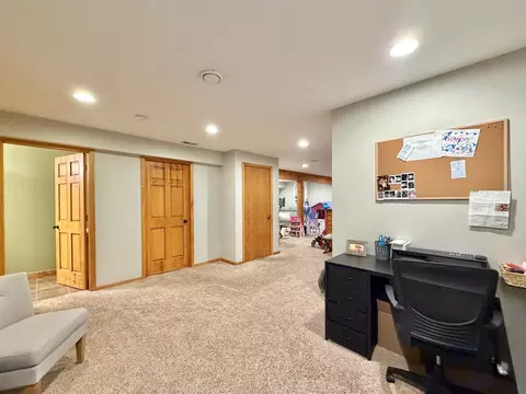 Entry Way - 1011 E Whippoorwill Way, Beloit, WI 53511 photo 2 of 2