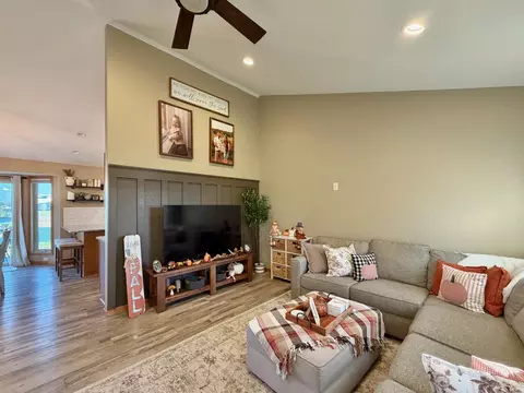 Living - 1011 E Whippoorwill Way, Beloit, WI 53511 photo 4 of 6