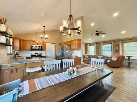 Dining - 1011 E Whippoorwill Way, Beloit, WI 53511 photo 3 of 5