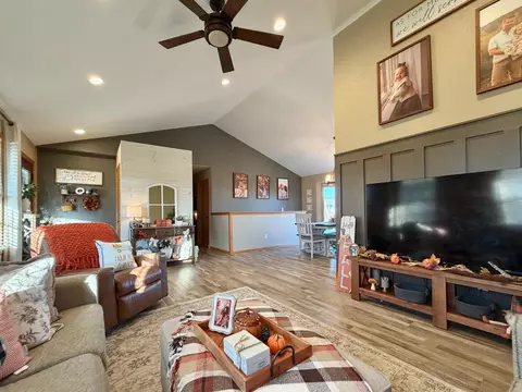 Living - 1011 E Whippoorwill Way, Beloit, WI 53511 photo 3 of 6