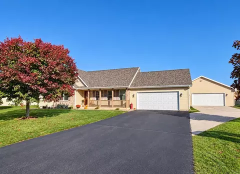 Exterior - 1011 E Whippoorwill Way, Beloit, WI 53511 photo 3 of 6