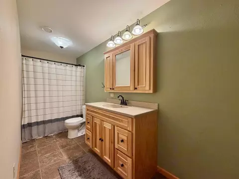 Bath - 1011 E Whippoorwill Way, Beloit, WI 53511 photo 3 of 3