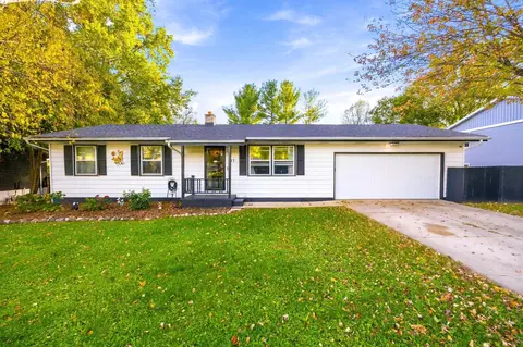 917 Keenan Ln, Stoughton, WI 53589