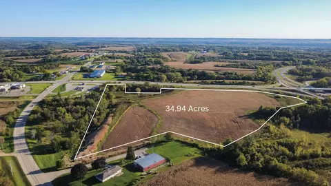 527 Badger Rd, Hazel Green, WI 53811